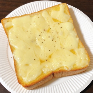 オリーブオイルチーズトースト